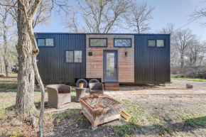 Manor Tiny Home in Forest Retreat Hiking and Creek!
